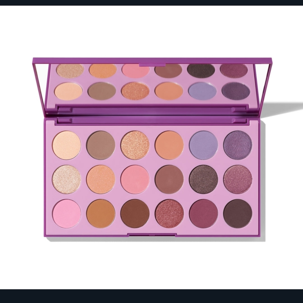 Eye shadow palette